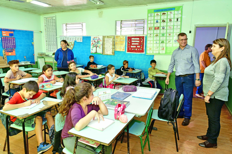 Prefeito visita escolas da rede municipal